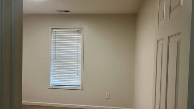 Building Photo - 805 Georgian Hills Dr