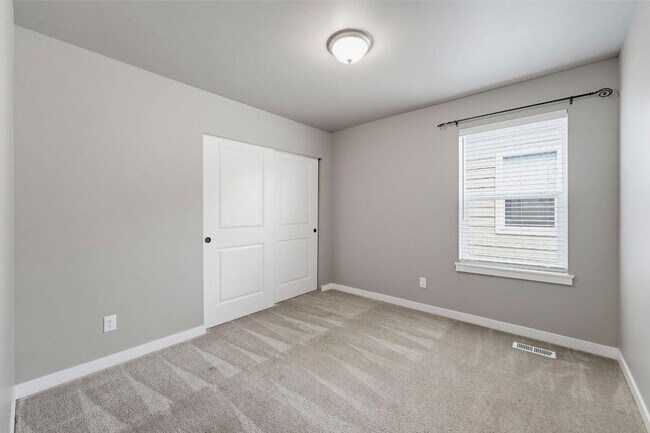 Building Photo - Spacious Newer Lacey Home | 3-Bed Home with A/C, Gas Fireplace, Bonus Loft & Fully Fenced Backyard!