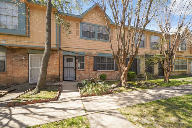 Building Photo - 13447 Castilian Dr