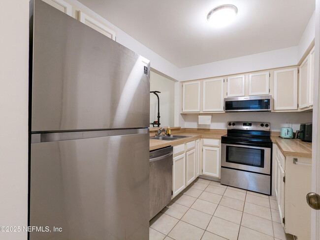Building Photo - 2171 Derringer Cir S