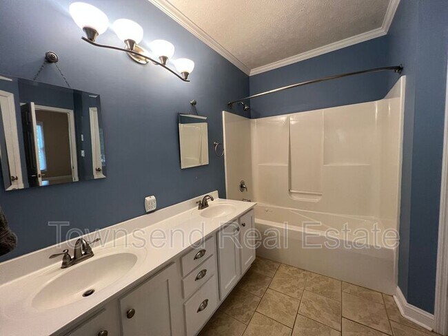 Building Photo - 7049 Pitcairn Dr