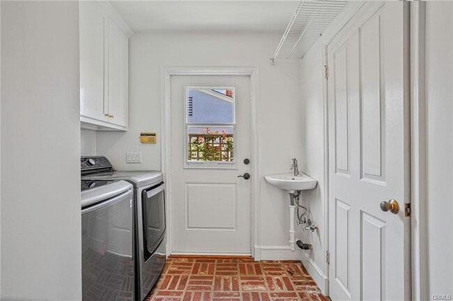 Building Photo - 117 Pso De Granada