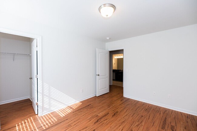 Building Photo - Amazing 4 bedrooms, 2.5 baths 2-story home in Clemmons w/ 2 car garage/fenced in backyard