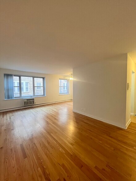 Building Photo - 3732 N Pine Grove Ave