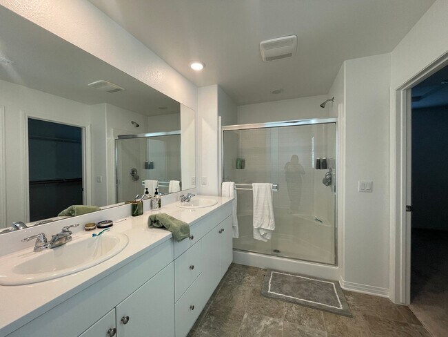 Building Photo - Beautiful Three Bedroom Two and a Half Bathroom Home in Murrieta!