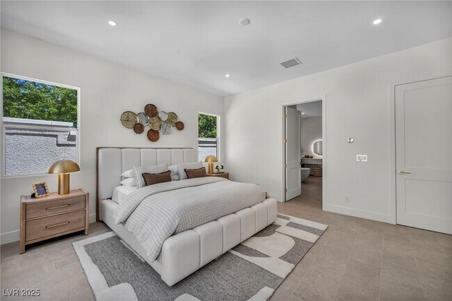 Building Photo - 10528 Garden Light Dr