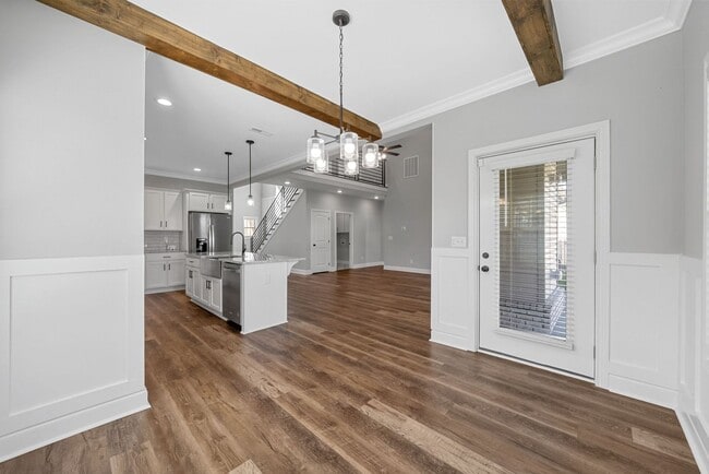 Building Photo - Pet Friendly Four Bedroom with Bonus!