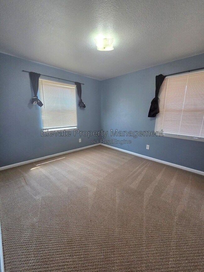 Building Photo - 4820 Del Crest Dr