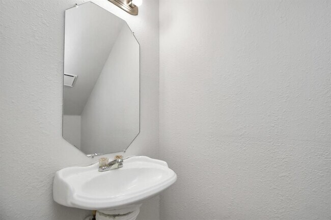 Building Photo - 8106 Rhobell St