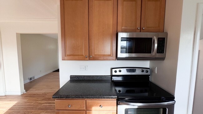 Building Photo - 120 Garden St