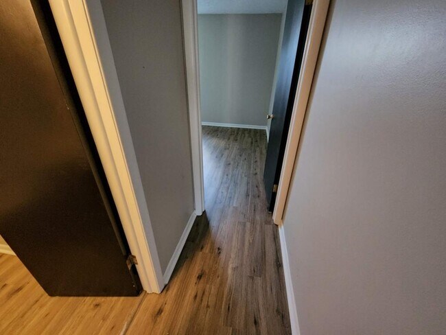 Building Photo - 947 W McKay Rd