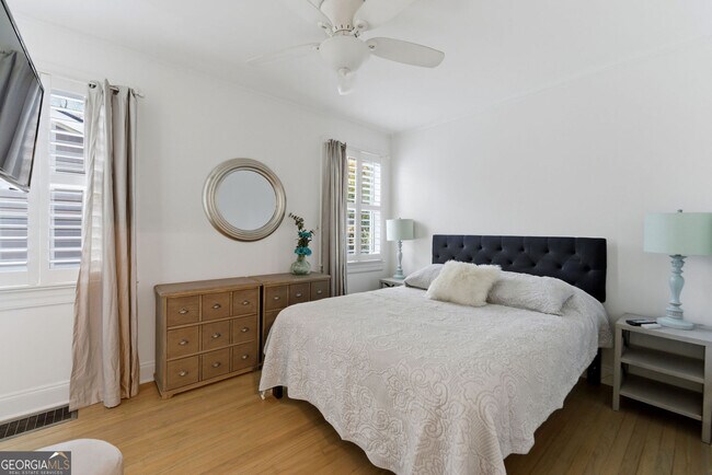 Building Photo - 302 Hascall Rd NW