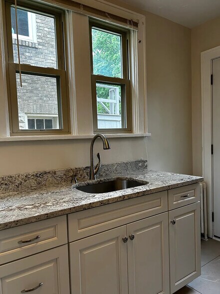 Kitchen - 455 Marietta Pl