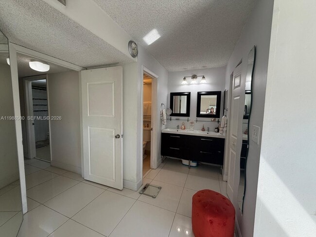 Building Photo - 468 NE 206th Ln