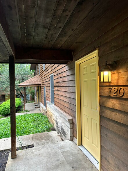 Building Photo - 720 W 17th St