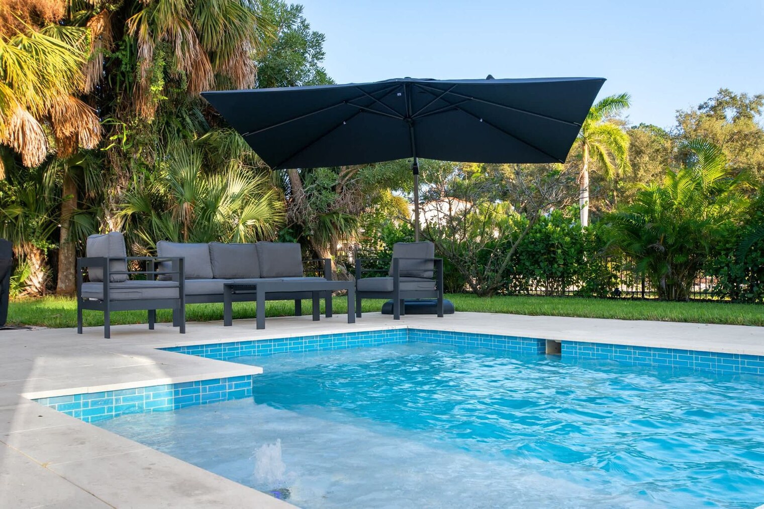 Building Photo - 612 Montezuma Dr