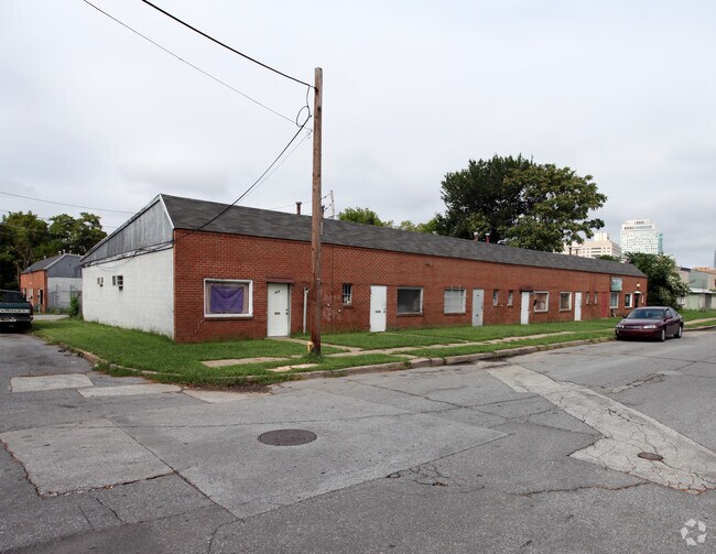 Primary Photo - 802 E 13th St