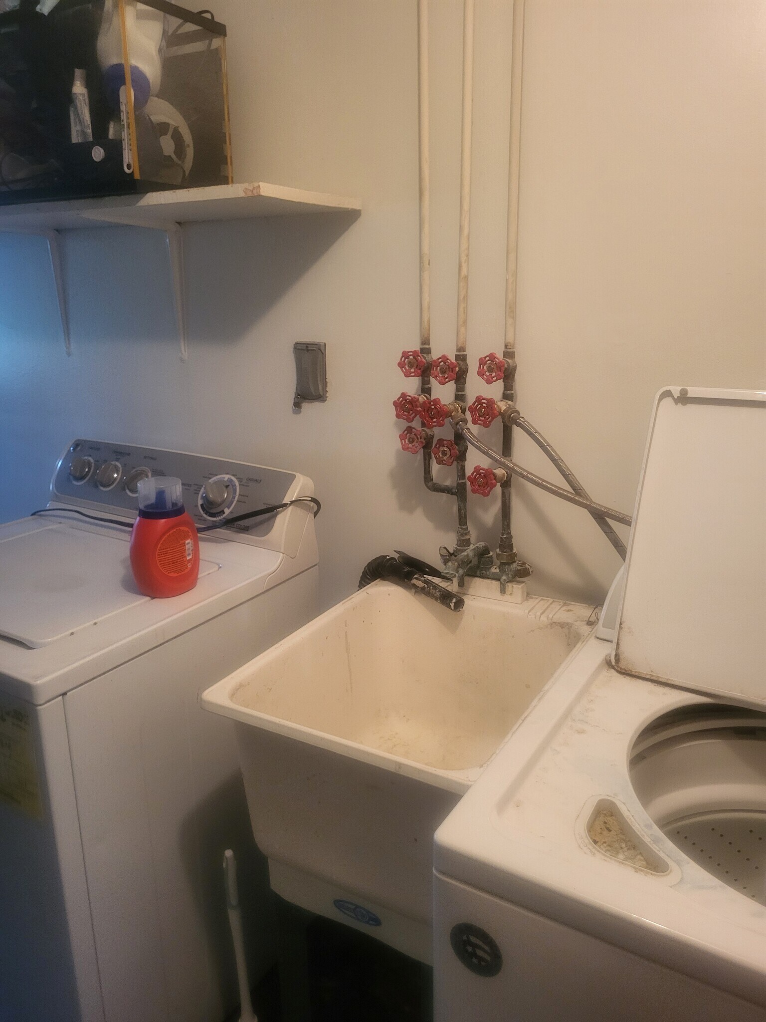 Washroom - 7630 Langdon St