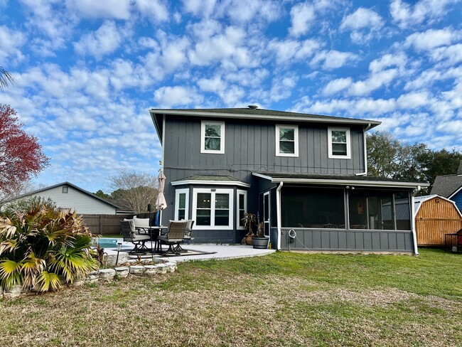 Building Photo - Charming 3-Bedroom Home with Modern Upgrad...