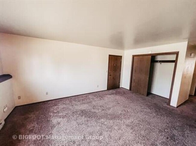 Building Photo - 748 Darby St