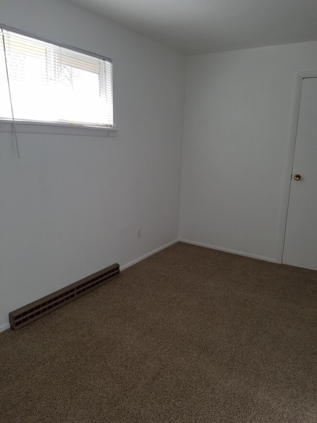 Building Photo - Triplex in Lafayette - 2 Bedroom 1 Bath End Unit