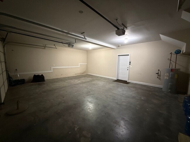 Building Photo - Elegant 3-Bedroom Home in Gated Seven Lakes with Community Pool