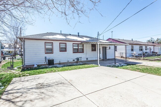 Building Photo - 2327 W 6th St