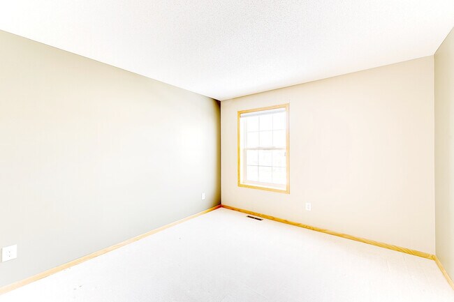 Building Photo - 1968 Bluestem Ln