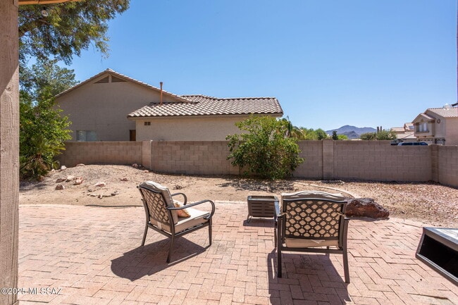 Building Photo - 6851 W Kern Dr