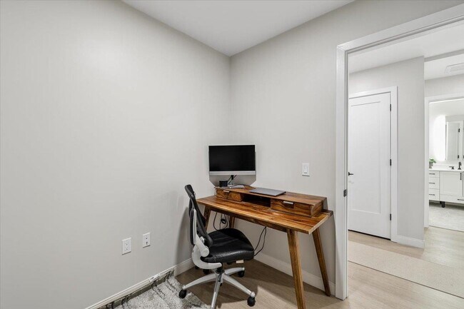 Building Photo - 18 Artisan Dr