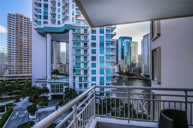 Building Photo - 888 Brickell Key Dr