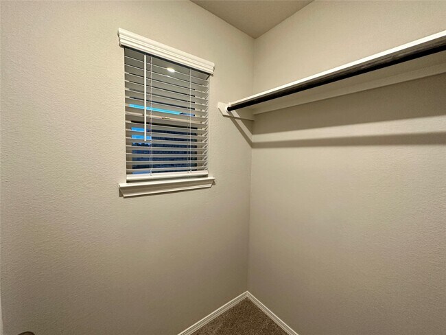 Building Photo - 506 Dalloway St