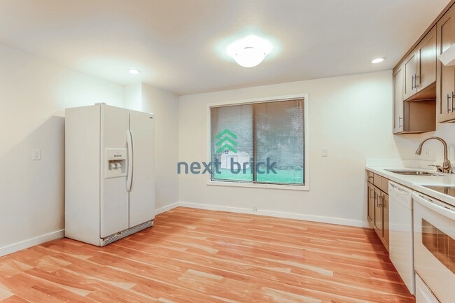 Building Photo - Stunning cul-de-sac residence near Odle Middle School and Bellevue Aquatic Center!