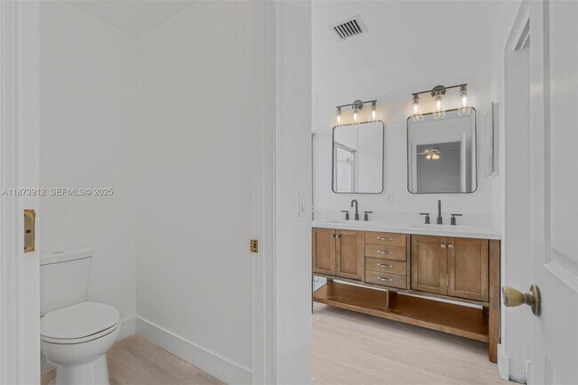 Building Photo - 136 SW 169th Ave