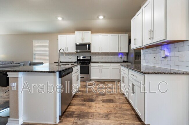 Building Photo - 6420 Kingsley Edge