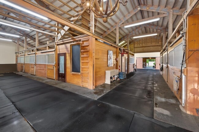 Building Photo - 11861 Hawk Hollow