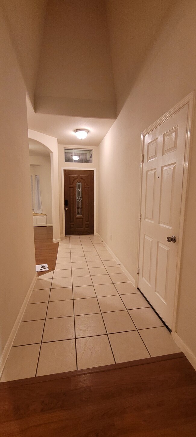 Building Photo - 217 Grooms Rd