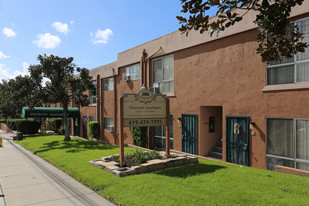 Building Photo - Pinewood Apartments