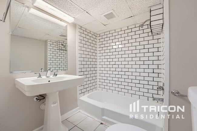 Building Photo - 4142 Pine Valley Dr