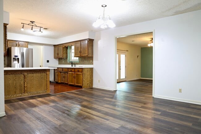 Building Photo - 16280 Hardwood Ln
