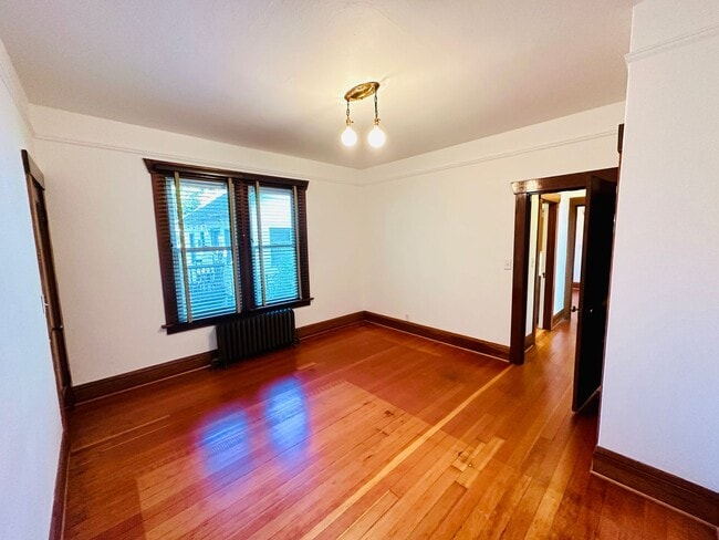 Building Photo - Beacon Hill - "Pretty in Pink" 2 Bedroom /...