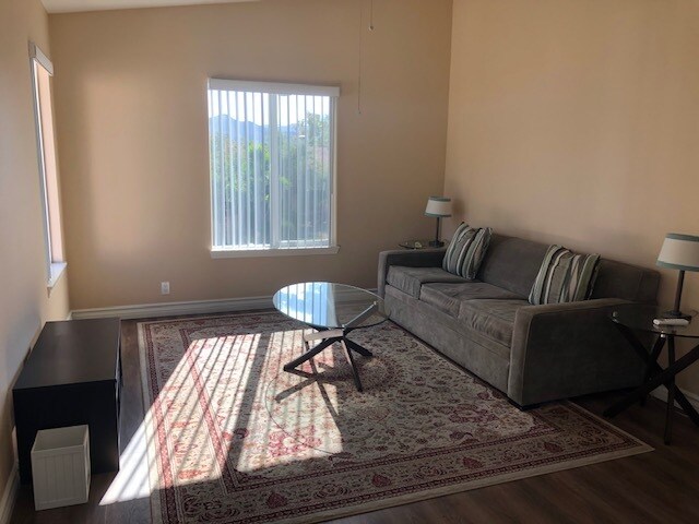 Living room - 5810 Dovetail Dr