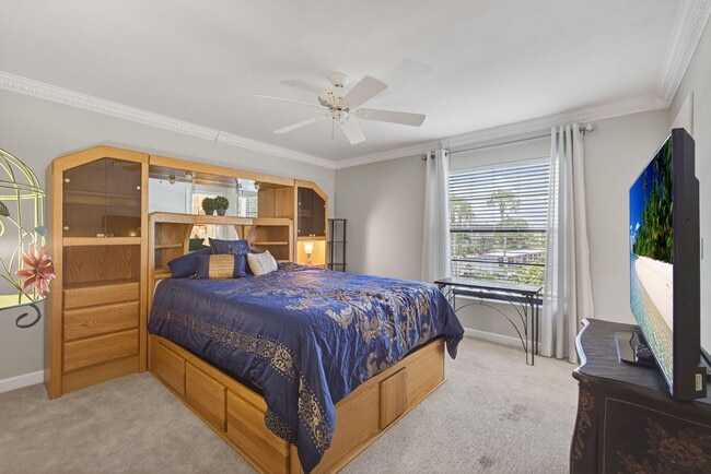 Building Photo - 300 N Hwy A1A