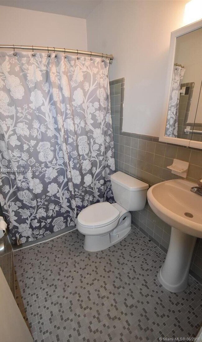 Building Photo - 800 Andalusia Ave