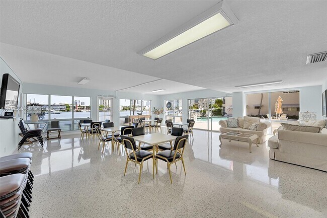 Building Photo - 300 Golden Isles Dr