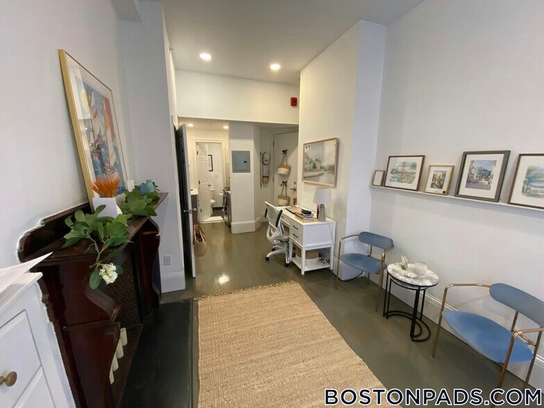 Building Photo - 270 Newbury St