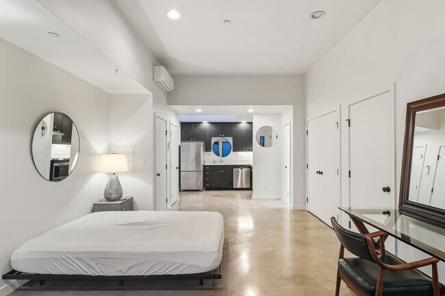 Building Photo - 18-20 N Monroe St