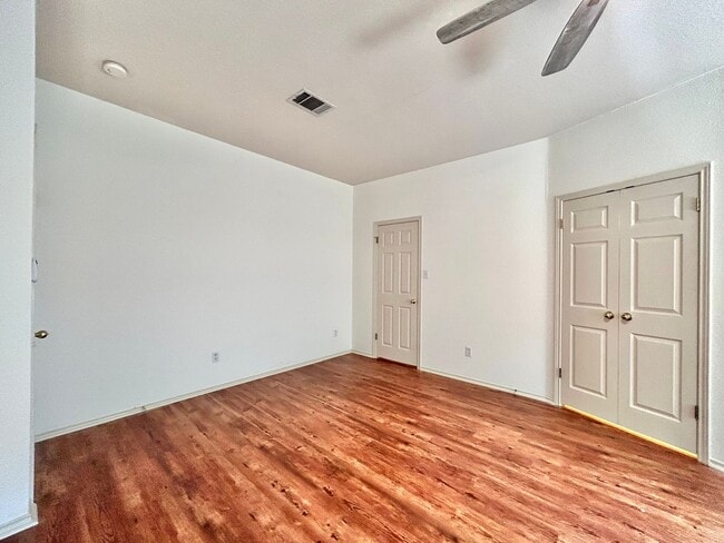 Building Photo - Charming 3/BR 2/BA Home with Covered Deck ...