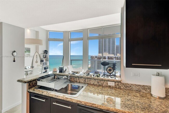 Building Photo - 6515 Collins Ave