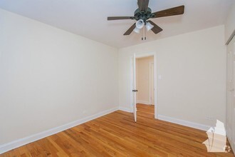 Building Photo - 0 bedroom in Chicago IL 60640